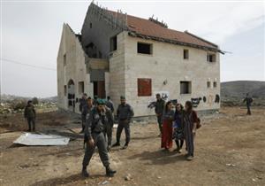 مئات الإسرائيليين يرفضون هدم منازل مستوطين بالضفة الغربية