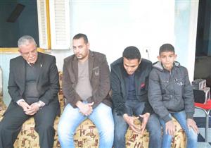 بالصور.. محافظ المنيا يقدم العزاء لأسر شهيدين من القوات المسلحة 