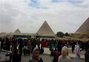 أهرامات الجيزة تستقبل 35 ألف زائر وسط تواجد شرطي مكثف