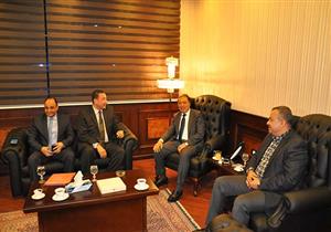 وزير الصحة يوافق على مطالب الصيادلة.. وانتقادات لـ"عبيد" بسبب "السعرين" - (صور)