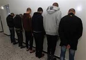 ضبط 6 عاطلين ينقبون عن الآثار بالمطرية