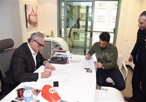 بالصور.. حميد الشاعري يتعاقد لتقديم برنامج غنائي