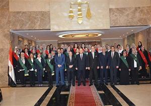 بالصور.. وزير العدل خلال لقاءه بالقاضيات: أتشرف بالعمل معكم