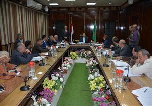 محافظ الدقهلية يلتقي الرافضين لبيع أرض الدلتا.. ويؤكد: لا قرار إلا بحكم القضاء