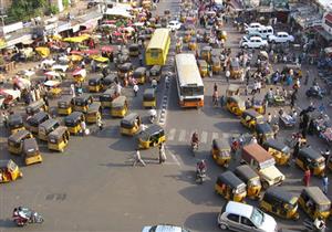 الحكومة تواجه "التوك توك" بتخفيض نفقات الترخيص