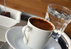  مفيد أم مضر؟.. ماذا يحدث لجسمك عند تناول كوب من الماء بعد فنجان القهوة