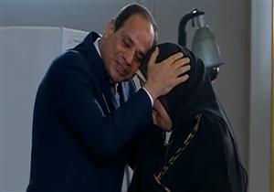 السيسي يبكي في حفل تكريم الأمهات المثاليات والقاعة تشتعل بالتصفيق