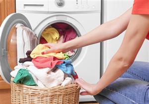 5 أخطاء شائعة نرتكبها عند غسل الملابس تؤدي إلى تلفها