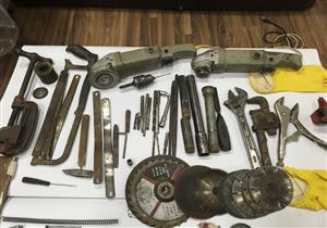 الأمن العام يضبط شخص يدير ورشة لتصنيع الأسلحة النارية في البحيرة