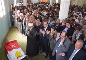 بالصور.. جنازة عسكرية وشعبية للشهيد عيد عبداللطيف ببني سويف