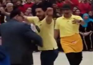 بالفيديو- مدير مدرسة حدائق المعادي يرقص على أغانى المهرجانات