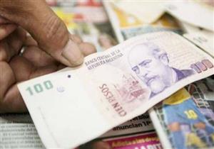 المركزي الأرجنتيني يرفع الفائدة إلى 60% لوقف هبوط "البيزو"