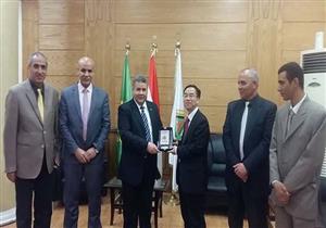 بالصور.. رئيس جامعة بنها يلتقي وفدًا صينيًّا