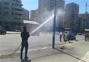 بالصور- غسل أعمدة إنارة كورنيش الإسكندرية بالمياه.. ورواد "فيس بوك": "ربنا يستر"