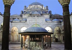 مسجد "السلطان بايزيد".. حكاية أثر يونانى افقدته النيران قيمته فى ثوانى