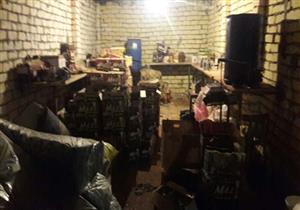 بالفيديو والصور.. ضبط  15 ألف لتر زيت سيارات بمصنع غير مرخص في السويس