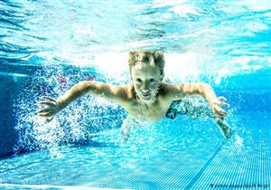 دراسة: نسبة "مفزعة" لكمية البول في أحواض السباحة 