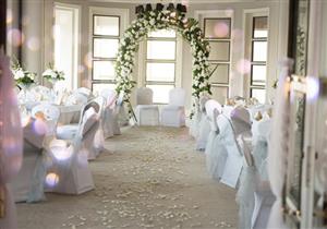 بالفيديو- العروس في عمر جدته.. رد فعل عريس يثير سخرية مواقع التواصل