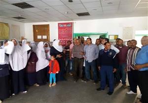 بالصور.. وقفة احتجاجية للعاملين بمستشفى الداخلة بالوادي الجديد