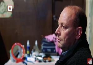 بالفيديو - أول حلاق بالإسكندرية "لا يسمع ولا يتكلم " ويحلم بالعالمية