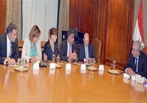 وزير التجارة يبحث مع الاتحاد الدولي للمنسوجات تطوير القطاع بمصر