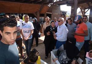 بالصور.. محافظ بورسعيد يطالب مؤجري "الشماسي" بعدم المغالاة في الأسعار