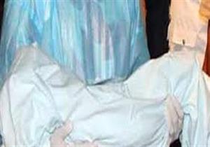 رضيعة تتلقى ضربة فأس وتلقى مصرعها في الحال بالأقصر