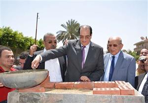 "ثعبان" يتسلل لسرادق الاحتفال بتدشين مجمع طبي بالدقهلية.. والمحافظ: "يجب تعقيم القرية"