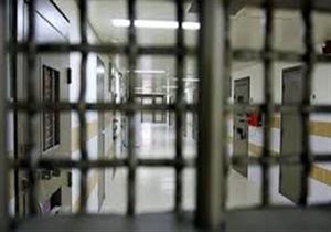 إسرائيل تصادر الملح والسجائر من أقسام الأسرى الفلسطينيين المضربين