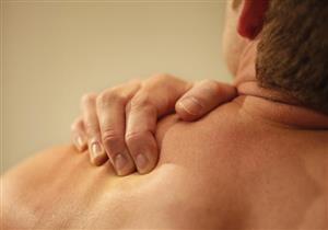 آلام الكتف.. أسبابها وكيف يمكن التخلص منها؟