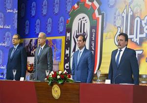 الرئيس السيسي يمنح وسام العمل لـ 10 من قدامى النقابيين ويكرم اثنين بالقوى العاملة