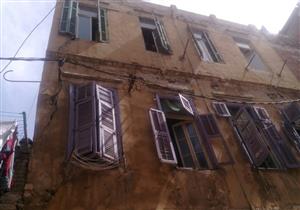 بالصور.. انهيار جزئي بعقارين بالحضرة في الإسكندرية