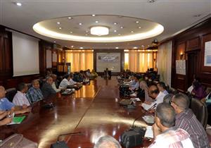 بالصور.. محافظ الأقصر يبحث أزمة المعلمين المنتدبين لوظائف إدارية