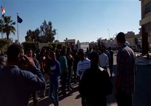 إنهاء الوقفة الاحتجاجية لعمال "القناة للموانئ" بالإسماعيلية