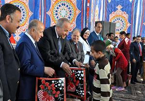  بالصور .. محافظ القليوبية يشارك في احتفالية "يوم اليتيم" 