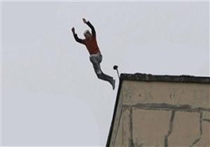 كهربائي يقفز من الطابق الرابع هربًا من تعذيب أصدقائه.. والتحريات: تأخر في إحضار "فتاة ليل" فعاقبوه