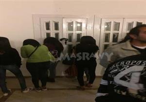بالصور.. الآداب تداهم "حفل رقص جماعي" داخل فيلا بالإسكندرية.. وتضبط شباب وفتيات وهيروين وخمور