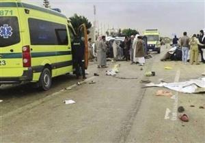 مصرع عامل إثر تصادم سيارتين ودراجة نارية بطريق الواحات