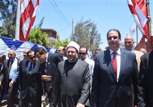 بالصور.. محافظ الدقهلية ومفتي الجمهورية يفتتحان مسجدًا بتمويل "إماراتي"