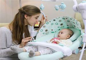 باحثون يحذرون من مخاطر هز الرضع