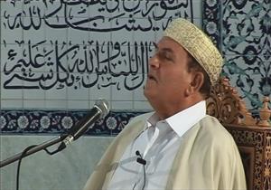 مُقرئ الرؤساء يُحيي ليلة عزاء مبارك: تلقيت دعوة من الأسرة