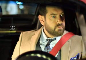 بالفيديو- عمرو يوسف تعليقا على انقلاب سيارته في "عشم إبليس": جت سليمة