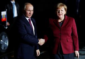 ميركل تبحث مع بوتين الوضع في سوريا وأزمة مضيق كيرتش