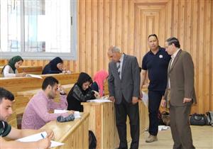 بالصور.. رئيس جامعة كفر الشيخ يتفقد اللجان الامتحانية