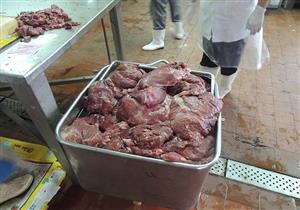 ضبط "1.6 طن سجق وبسطرمة" غير صالحة للاستهلاك داخل مصنع في بالقليوبية