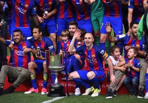 لاعب برشلونة يعتزل اللعب الدولي مع منتخب تركيا