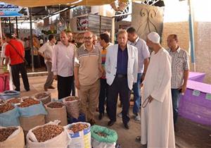 بالصور.. محافظ الإسماعيلية يتفقد المعرض الدائم للسلع بنادي المنتزه
