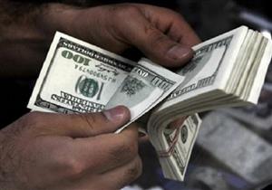 الدولار يرتفع بمصرف أبو ظبي ويستقر في 7 بنوك مع بداية التعاملات