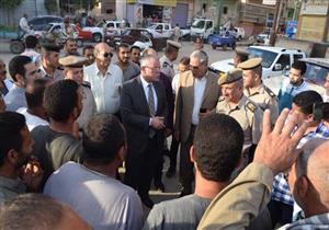 بالصور.. محافظ المنيا يتفقد مجمع مواقف ملوي