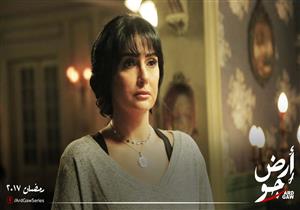 بالفيديو- كواليس استعداد غادة عبدالرازق لمشهد محاكمة مُختطف طائرة "أرض جو"